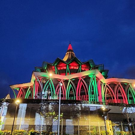 Riverbank Suites Kuching Waterfront エクステリア 写真